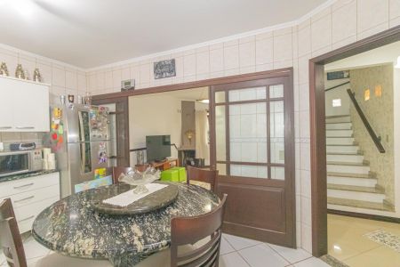 Casa à venda com 345m², 4 quartos e 2 vagas Casa à venda com 345m², 4 quartos e 2 vagasCozinha