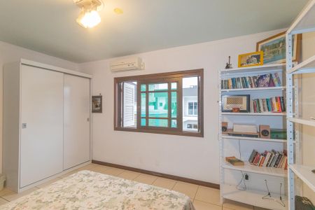 Casa à venda com 345m², 4 quartos e 2 vagas Casa à venda com 345m², 4 quartos e 2 vagasQuarto