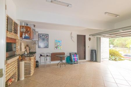 Casa à venda com 345m², 4 quartos e 2 vagas Casa à venda com 345m², 4 quartos e 2 vagasGaragem/Churrasqueira