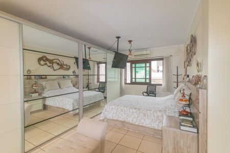 Casa à venda com 345m², 4 quartos e 2 vagas Casa à venda com 345m², 4 quartos e 2 vagasSuíte