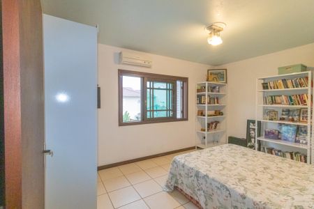 Casa à venda com 345m², 4 quartos e 2 vagas Casa à venda com 345m², 4 quartos e 2 vagasQuarto