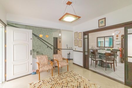 Casa à venda com 345m², 4 quartos e 2 vagas Casa à venda com 345m², 4 quartos e 2 vagasSala