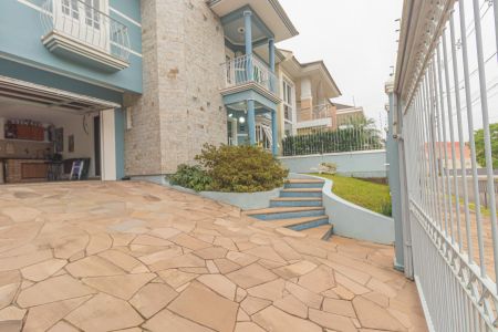 Casa à venda com 345m², 4 quartos e 2 vagas Casa à venda com 345m², 4 quartos e 2 vagasGaragem