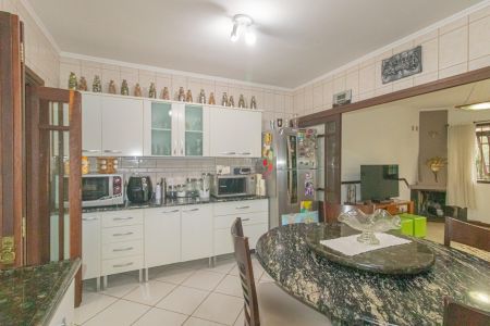 Casa à venda com 345m², 4 quartos e 2 vagas Casa à venda com 345m², 4 quartos e 2 vagasCozinha