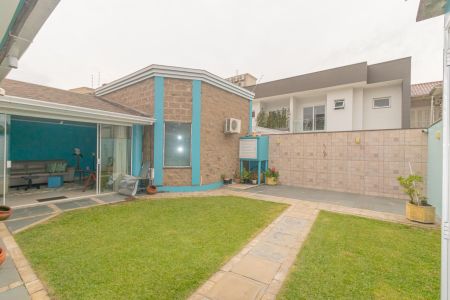 Casa à venda com 345m², 4 quartos e 2 vagas Casa à venda com 345m², 4 quartos e 2 vagasÁrea externa/Fundos