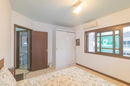 Casa à venda com 345m², 4 quartos e 2 vagas Casa à venda com 345m², 4 quartos e 2 vagasQuarto