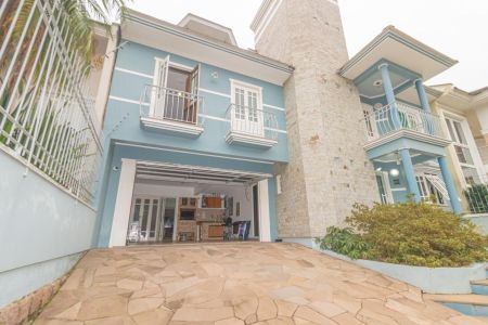 Casa à venda com 345m², 4 quartos e 2 vagas Casa à venda com 345m², 4 quartos e 2 vagasGaragem/Fachada