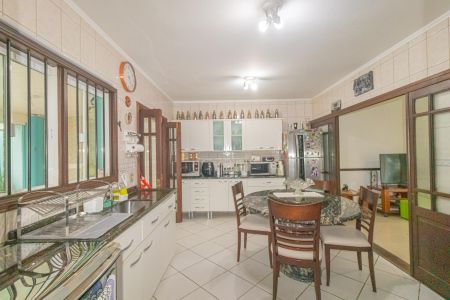 Casa à venda com 345m², 4 quartos e 2 vagas Casa à venda com 345m², 4 quartos e 2 vagasCozinha