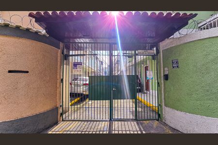 Casa à venda com 200m², 3 quartos e 2 vagas Casa à venda com 200m², 3 quartos e 2 vagasFachado do condomínio com placa