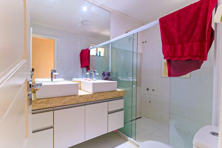 Casa à venda com 200m², 3 quartos e 2 vagas Casa à venda com 200m², 3 quartos e 2 vagasBanheiro Social