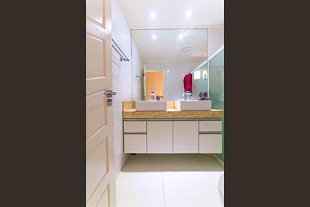 Casa à venda com 200m², 3 quartos e 2 vagas Casa à venda com 200m², 3 quartos e 2 vagasBanheiro Social