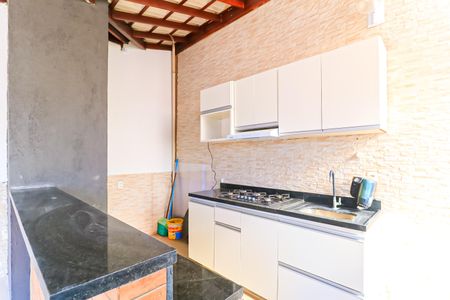 Casa à venda com 200m², 3 quartos e 2 vagas Casa à venda com 200m², 3 quartos e 2 vagasTerraço