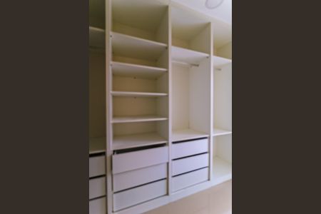 Casa à venda com 200m², 3 quartos e 2 vagas Casa à venda com 200m², 3 quartos e 2 vagasQuarto - Suíte closet
