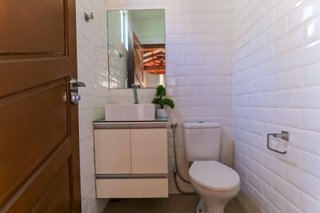 Casa à venda com 200m², 3 quartos e 2 vagas Casa à venda com 200m², 3 quartos e 2 vagasBanheiro de serviço