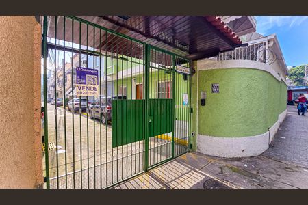 Casa à venda com 200m², 3 quartos e 2 vagas Casa à venda com 200m², 3 quartos e 2 vagasFachado do condomínio com placa