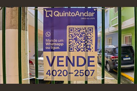 Casa à venda com 200m², 3 quartos e 2 vagas Casa à venda com 200m², 3 quartos e 2 vagasFachado do condomínio com placa