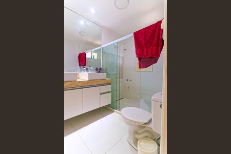 Casa à venda com 200m², 3 quartos e 2 vagas Casa à venda com 200m², 3 quartos e 2 vagasBanheiro Social