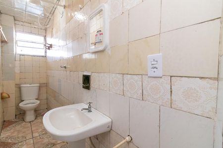 Banheiro de casa para alugar com 1 quarto, 30m² em Vila Ponte Rasa, São Paulo