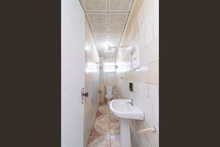 Banheiro de casa para alugar com 1 quarto, 30m² em Vila Ponte Rasa, São Paulo