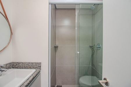 Banheiro de kitnet/studio à venda com 1 quarto, 29m² em Jardim do Salso, Porto Alegre