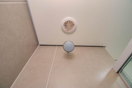 Banheiro de kitnet/studio à venda com 1 quarto, 29m² em Jardim do Salso, Porto Alegre