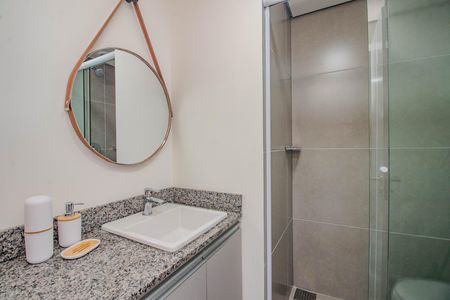 Banheiro  de kitnet/studio à venda com 1 quarto, 29m² em Jardim do Salso, Porto Alegre