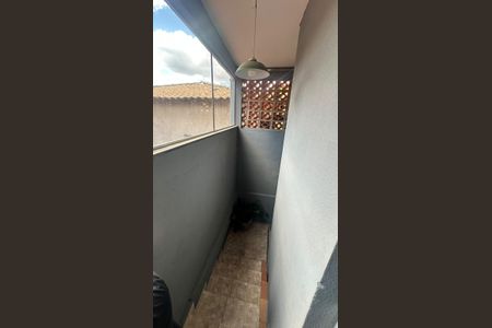 Casa para alugar com 90m², 3 quartos e 1 vaga Casa para alugar com 90m², 3 quartos e 1 vagaEscada