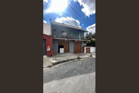 Casa para alugar com 90m², 3 quartos e 1 vaga Casa para alugar com 90m², 3 quartos e 1 vagaFachada