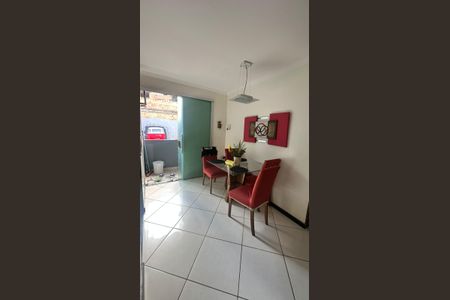 Sala de casa para alugar com 3 quartos, 90m² em Jardim Vitoria, Belo Horizonte