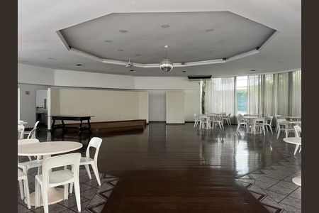 Apartamento para alugar com 130m², 3 quartos e 1 vaga Apartamento para alugar com 130m², 3 quartos e 1 vagaÁrea comum - Salão de festas