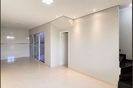 Sala de casa de condomínio à venda com 2 quartos, 76m² em Vila Marieta, São Paulo