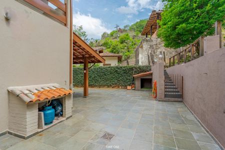 Casa de condomínio à venda com 347m², 3 quartos e 2 vagas