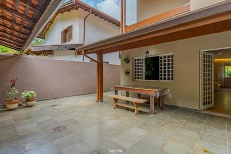 Casa de condomínio à venda com 347m², 3 quartos e 2 vagas