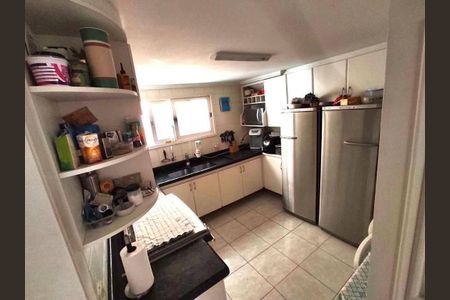 Casa à venda com 3 quartos, 310m² em Rio Pequeno, São Paulo