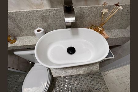 Apartamento à venda com 60m², 2 quartos e 1 vaga Apartamento à venda com 60m², 2 quartos e 1 vagaBanheiro Social