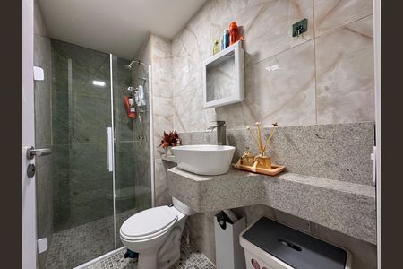 Apartamento à venda com 60m², 2 quartos e 1 vaga Apartamento à venda com 60m², 2 quartos e 1 vagaBanheiro Social