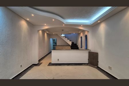 Casa para alugar com 227m², 3 quartos e 2 vagas Casa para alugar com 227m², 3 quartos e 2 vagasSala