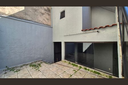 Casa para alugar com 227m², 3 quartos e 2 vagas Casa para alugar com 227m², 3 quartos e 2 vagasArea externa