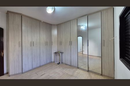 Casa para alugar com 227m², 3 quartos e 2 vagas Casa para alugar com 227m², 3 quartos e 2 vagasSuíte