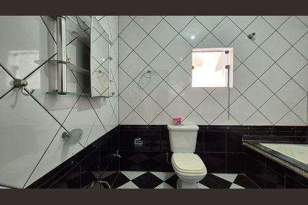 Casa para alugar com 227m², 3 quartos e 2 vagas Casa para alugar com 227m², 3 quartos e 2 vagasBanheiro da suíte