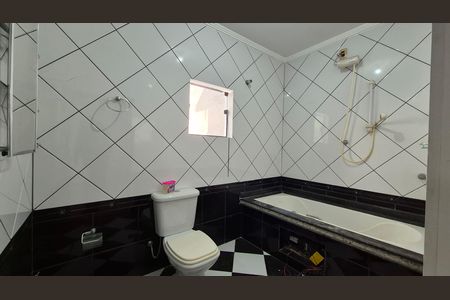 Casa para alugar com 227m², 3 quartos e 2 vagas Casa para alugar com 227m², 3 quartos e 2 vagasBanheiro da suíte