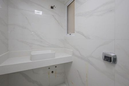 Banheiro de apartamento para alugar com 1 quarto, 44m² em Mont’Serrat, Porto Alegre