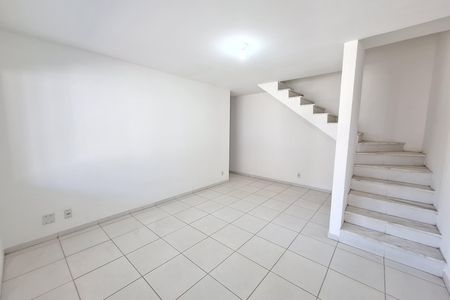 Sala de casa para alugar com 2 quartos, 95m² em Jardim Primavera, Duque de Caxias