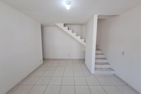 Sala de casa para alugar com 2 quartos, 95m² em Jardim Primavera, Duque de Caxias