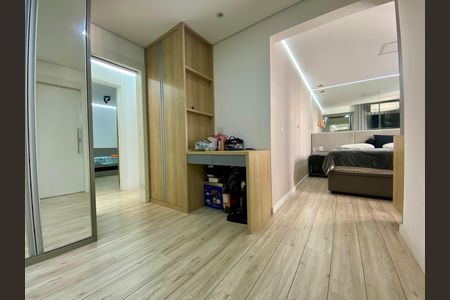 Apartamento à venda com 155m², 3 quartos e 3 vagas Apartamento à venda com 155m², 3 quartos e 3 vagasCloset