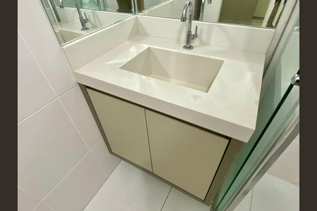 Apartamento à venda com 155m², 3 quartos e 3 vagas Apartamento à venda com 155m², 3 quartos e 3 vagasBanheiro 1