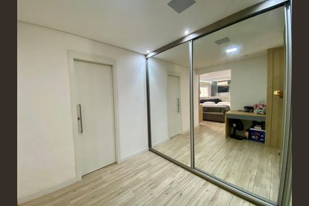 Apartamento à venda com 155m², 3 quartos e 3 vagas Apartamento à venda com 155m², 3 quartos e 3 vagasCloset