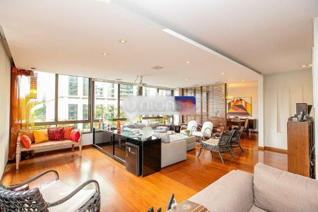 Apartamento à venda com 225m², 3 quartos e 4 vagas