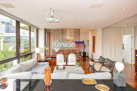 Apartamento à venda com 225m², 3 quartos e 4 vagas