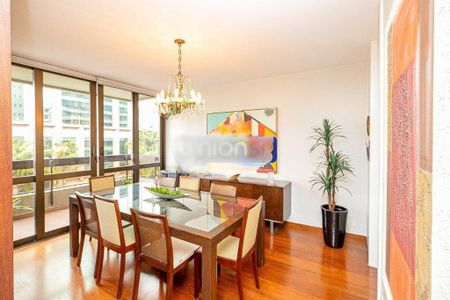 Apartamento à venda com 3 quartos, 225m² em Itaim Bibi, São Paulo